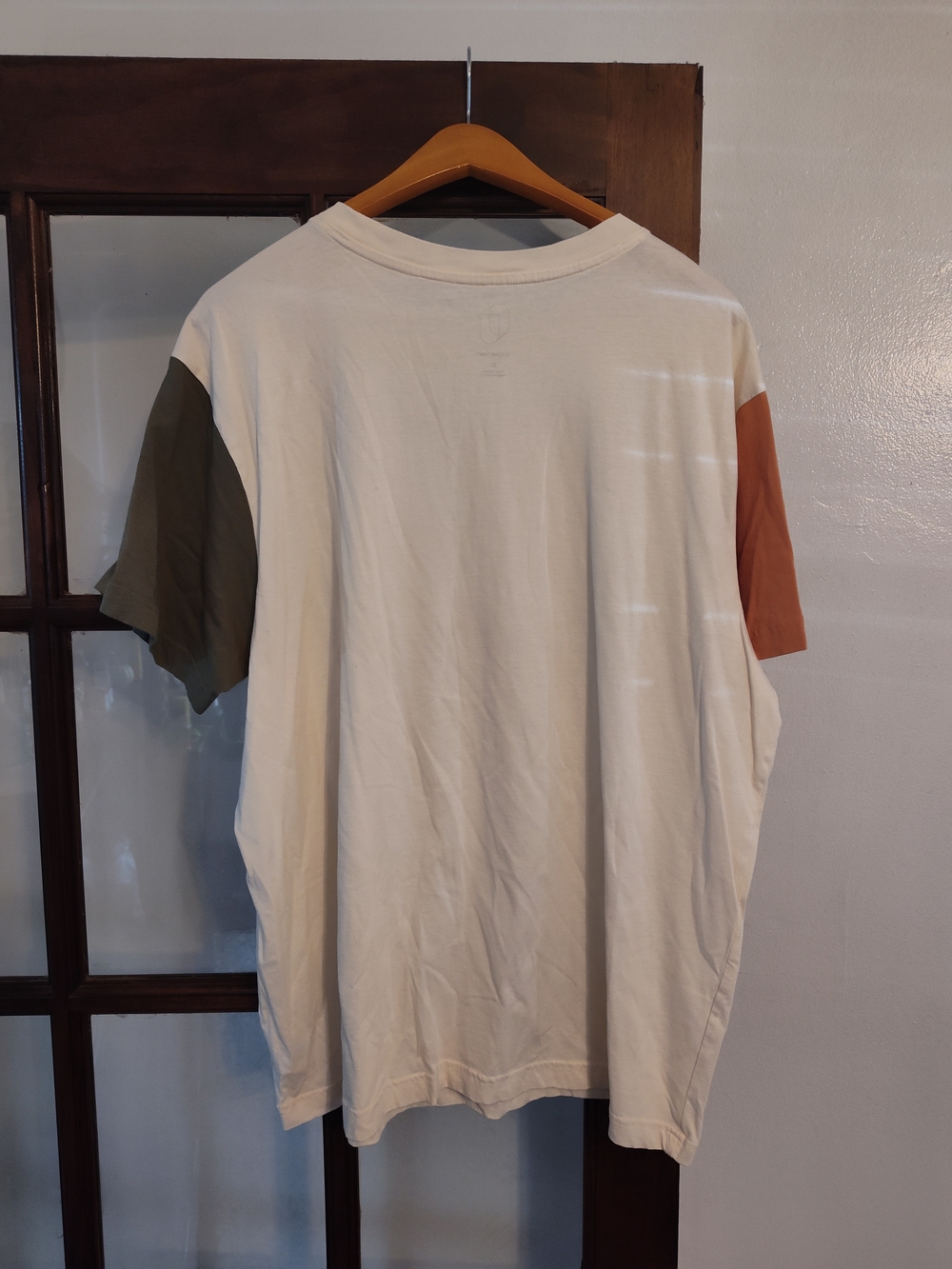 Men's Colorblock Short-Sleeve Crewneck T-Shirt - Cream with Rust & Olive Sleeves - Picture 2 of 2